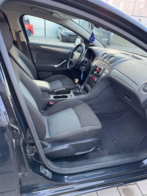 Gebraucht Ford Mondeo 120 PS (88 kW) 2011 Schwarz Limousine