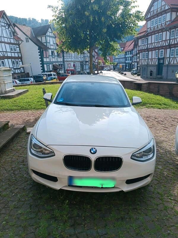 Weiß Gebraucht 2014 BMW 116 Sport Line Kleinwagen | 7.000 € (Guter Preis) - Bild 1/4