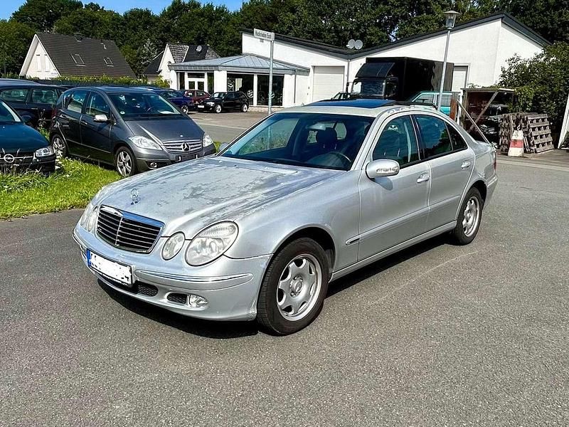 Silber Gebraucht 2003 Mercedes E270 Classic Limousine | 2.499 € (Superpreis) - Bild 1/4