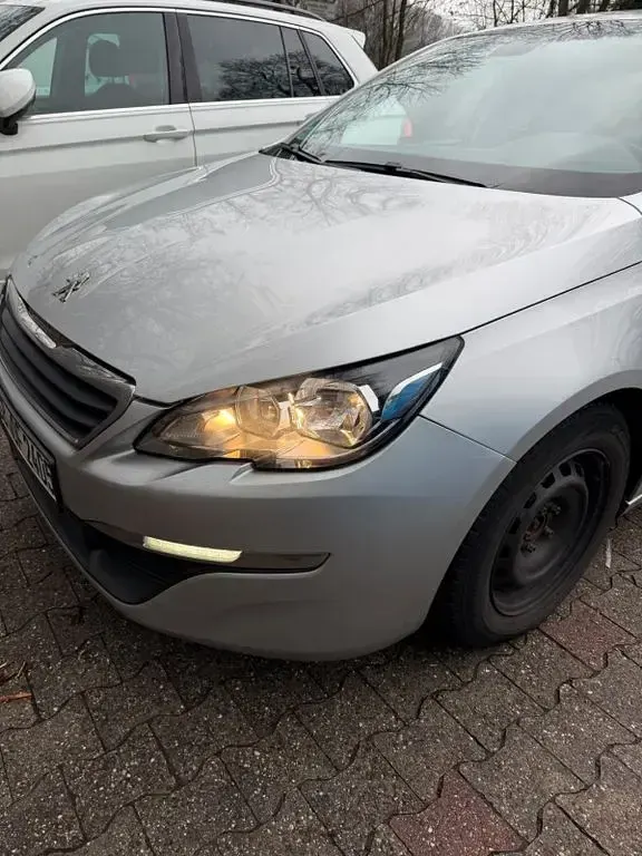 Gebraucht Peugeot 308 Access 82 PS (60 kW) 2013 Silber Limousine