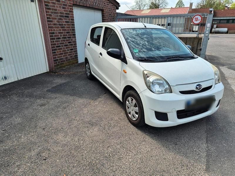 Gebraucht Daihatsu Cuore 51 PS (37 kW) 2011 Weiß Kleinwagen
