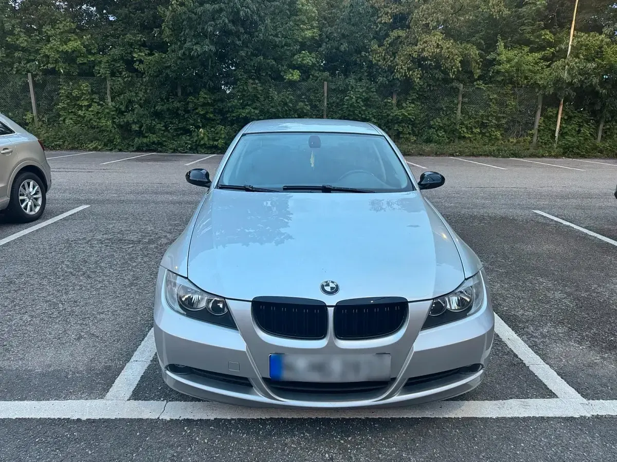 Gebraucht BMW 325 218 PS (160 kW) 2008 Silber Limousine