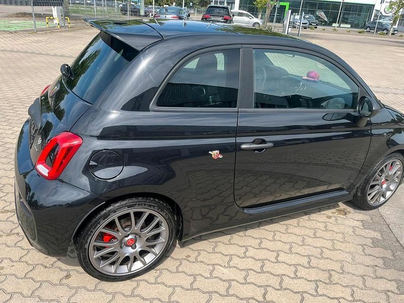Gebraucht Abarth 695 180 PS (132 kW) 2023 Schwarz Kleinwagen