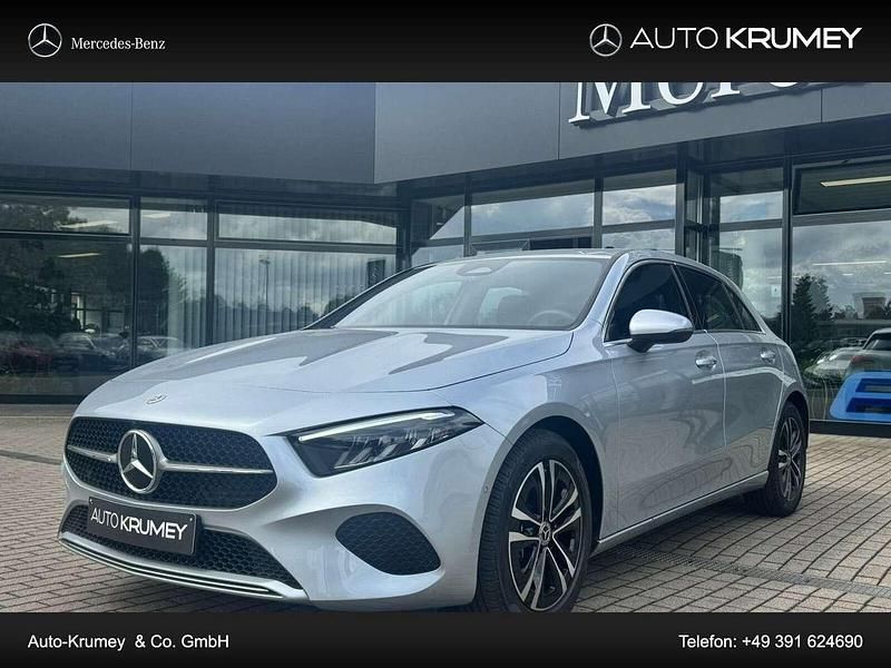 Silber Gebraucht 2024 Mercedes A180 Progressive Limousine | 30.400 € (Fairer Preis) - Bild 1/4