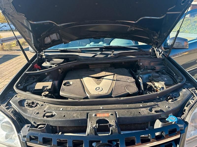 Gebraucht Mercedes ML350 211 PS (155 kW) 2011 Grau SUV