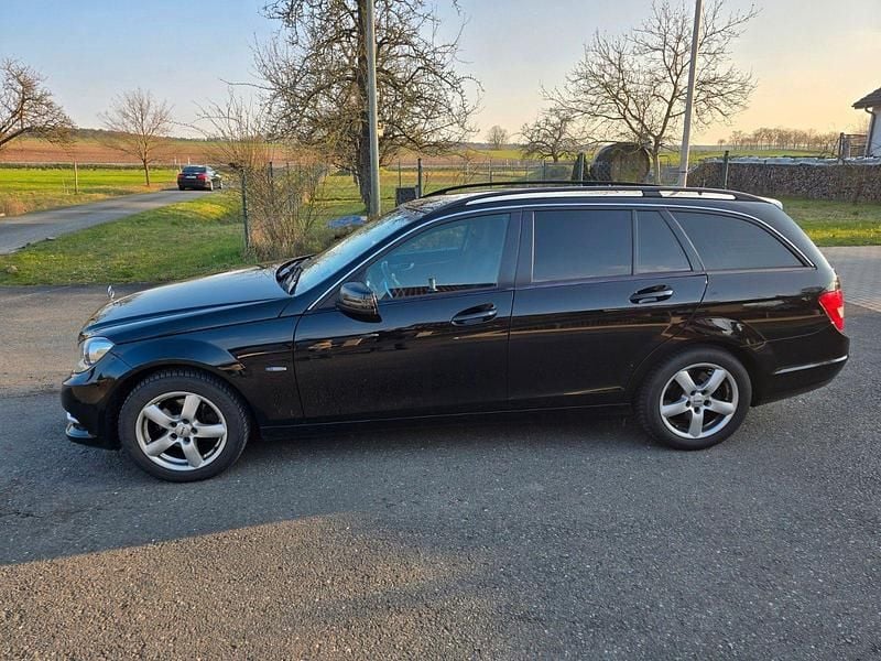 Gebraucht Mercedes C220 170 PS (125 kW) 2011 Schwarz Kombi