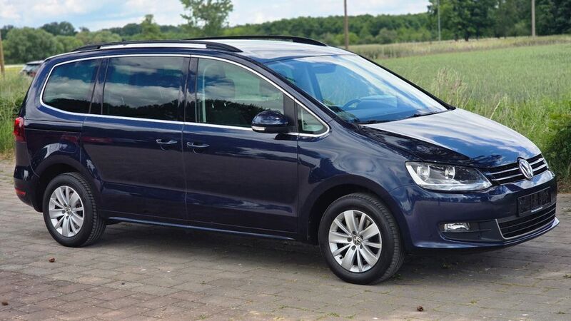 Night blue metallic Gebraucht 2015 VW Sharan Comfortline Van / Kleinbus | 18.300 € (Fairer Preis) - Bild 1/4