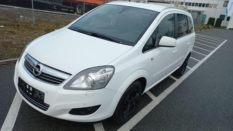 Weiß Gebraucht 2013 Opel Zafira Family Van / Kleinbus | 6.250 € (Etwas zu teuer) - Bild 1/4
