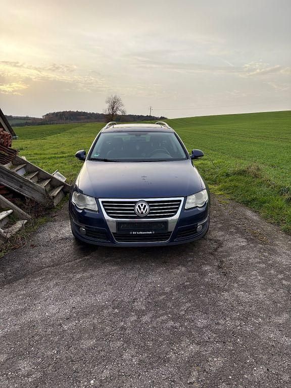 Blau Gebraucht 2008 VW Passat Highline Kombi | 2.200 € (Superpreis) - Bild 1/4
