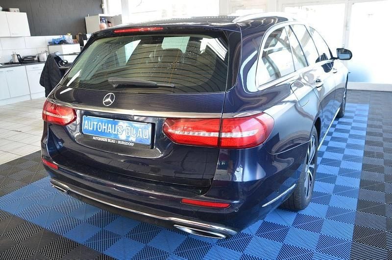 Gebraucht Mercedes E220 Exclusive 194 PS (142 kW) 2019 Blau Limousine