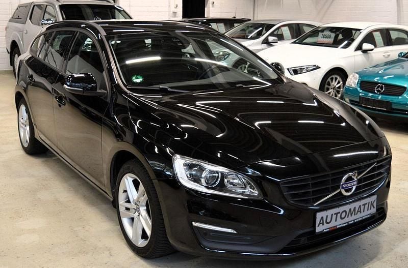 Gebraucht Volvo V60 190 PS (139 kW) 2017 Schwarz Kombi