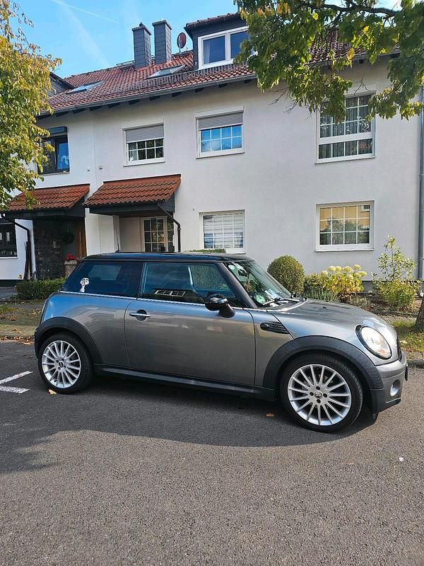 Grau Gebraucht 2010 Mini Cooper D Kleinwagen | 3.900 € - Bild 1/4