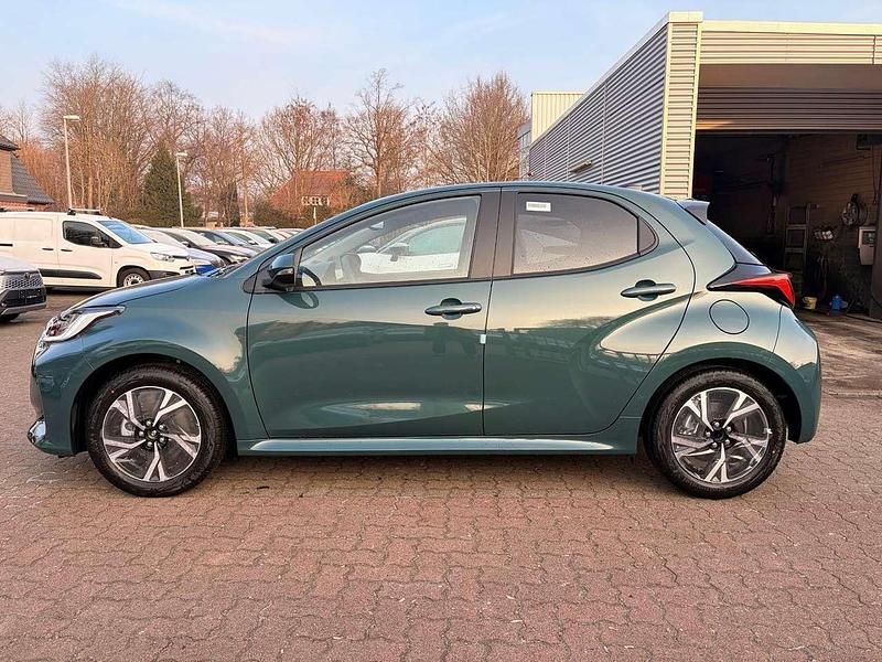 Neu Toyota Yaris Hybrid 117 PS (86 kW) 2026 Ever rest green metallic Kleinwagen