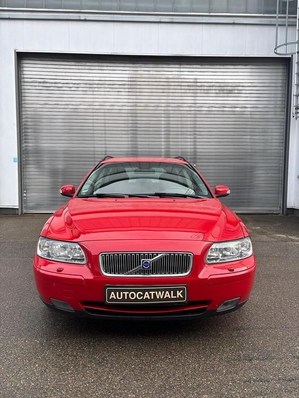 Gebraucht Volvo V70 163 PS (119 kW) 2005 Rot Kombi