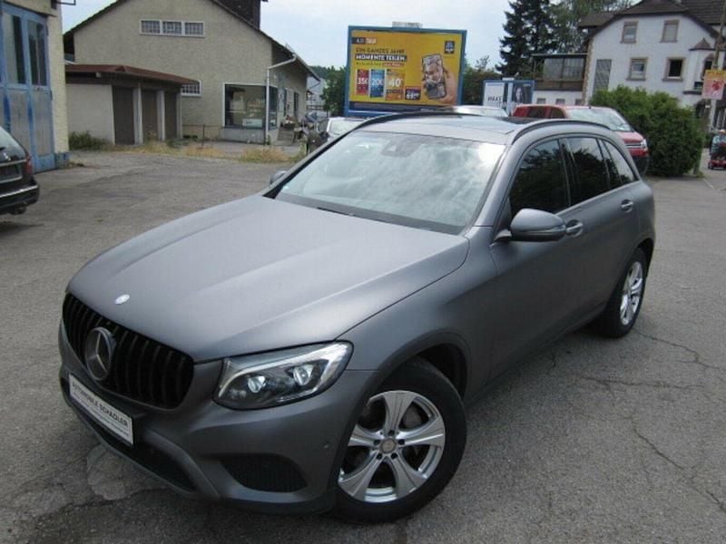 Schwarz metallic Gebraucht 2015 Mercedes GLC220 SUV | 22.900 € (Guter Preis) - Bild 1/4