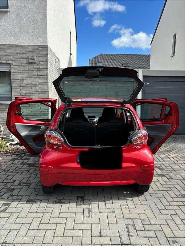 Rot Gebraucht 2010 Toyota Aygo Kleinwagen | 3.799 € (Fairer Preis) - Bild 1/4