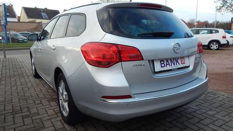 Gebraucht Opel Astra Active 140 PS (102 kW) 2013 Switchblade silver Kombi