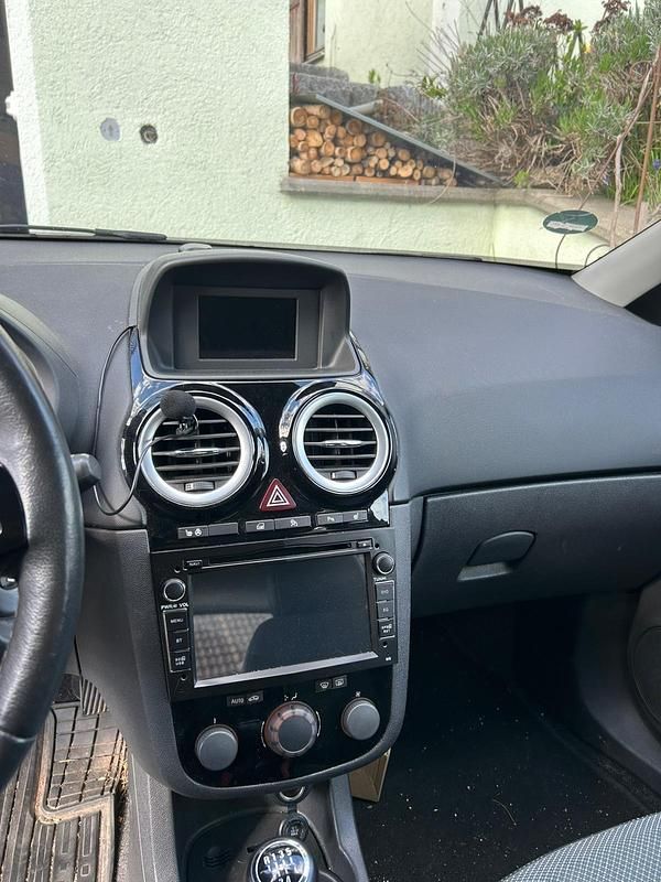 Gebraucht Opel Corsa 95 PS (69 kW) 2010 Weiß Kleinwagen