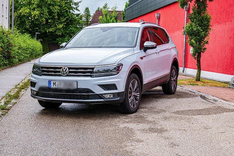 Weiß Gebraucht 2018 VW Tiguan Allspace Highline SUV | 24.900 € (Fairer Preis) - Bild 1/4