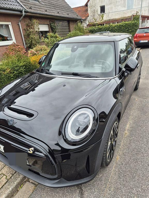 Schwarz Gebraucht 2021 Mini Cooper SE Kleinwagen | 16.250 € (Fairer Preis) - Bild 1/4