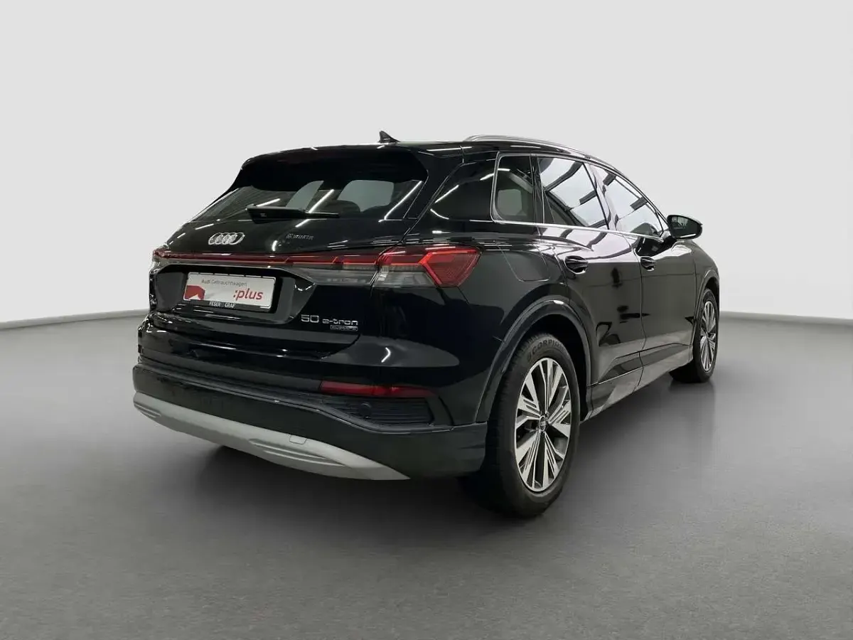 Gebraucht Audi Q4 e-tron Comfort 219 kW (299 PS) 2023 Mythosschwarz metallic SUV