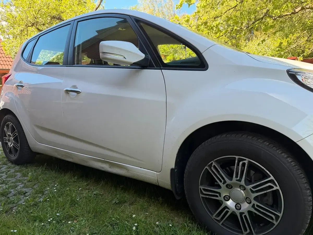 Gebraucht Hyundai ix20 90 PS (66 kW) 2012 Weiß Kleinwagen