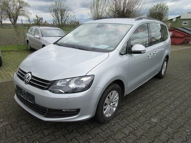 Reflexsilber metallic Gebraucht 2019 VW Sharan Comfortline Van / Kleinbus | 19.988 € (Guter Preis) - Bild 1/4