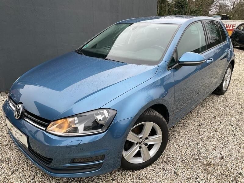 Blau Gebraucht 2014 VW Golf VII Comfortline Kleinwagen | 9.995 € (Teuer) - Bild 1/4