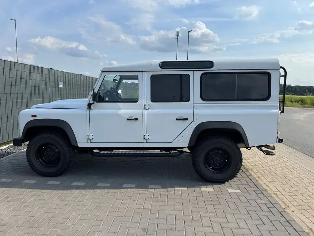 Gebraucht Land Rover Defender 122 PS (89 kW) 2011 Weiß Kombi