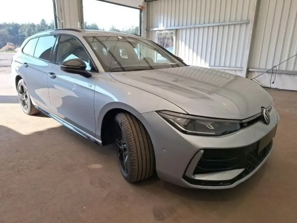 Gebraucht VW Passat R-line 272 PS (200 kW) 2025 Kombi