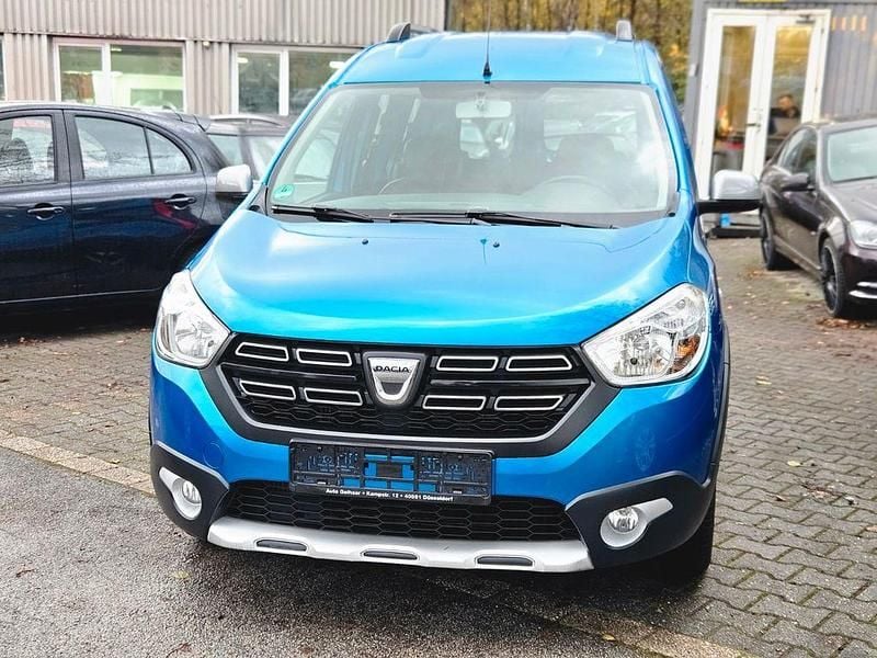 Blau sky Gebraucht 2017 Dacia Dokker Celebration Van / Kleinbus | 8.500 € (Guter Preis) - Bild 1/4