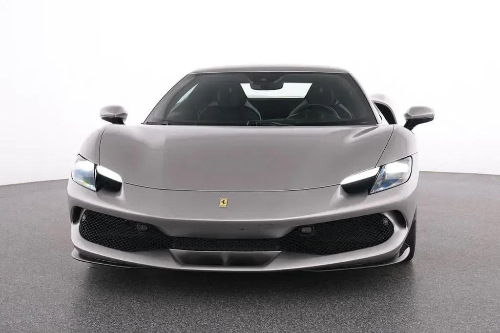 Gebraucht Ferrari 296 829 PS (609 kW) 2023 Silber