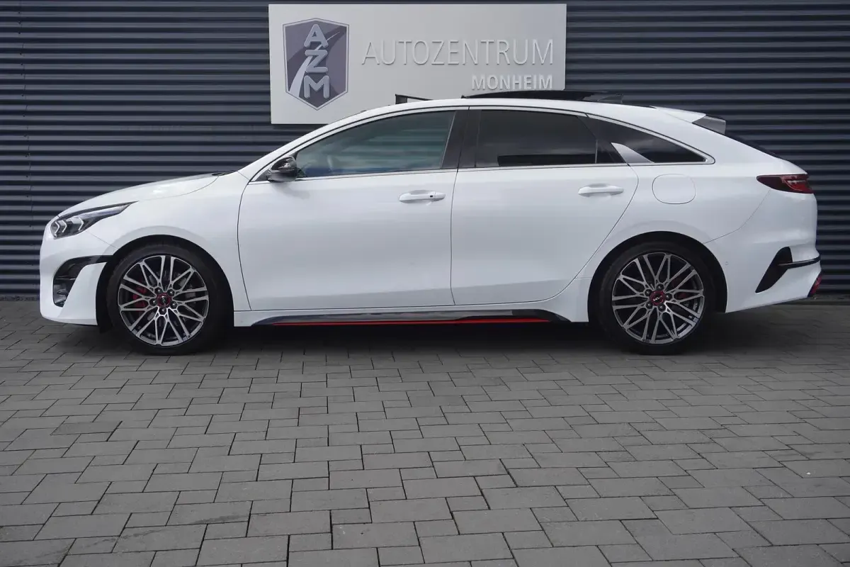 Gebraucht Kia ProCeed GT 204 PS (150 kW) 2022 Weiß (sonderlackierung deluxeweiß metallic) Kombi