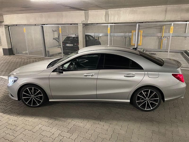 Gebraucht Mercedes CLA220 Urban 170 PS (125 kW) 2014 Silber Limousine