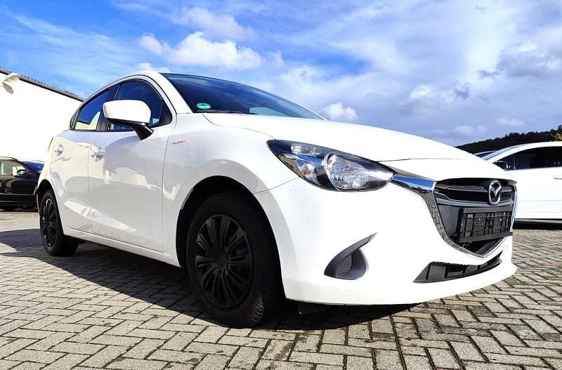 Weiß Gebraucht 2016 Mazda 2 Kleinwagen | 8.222 € (Fairer Preis) - Bild 1/4