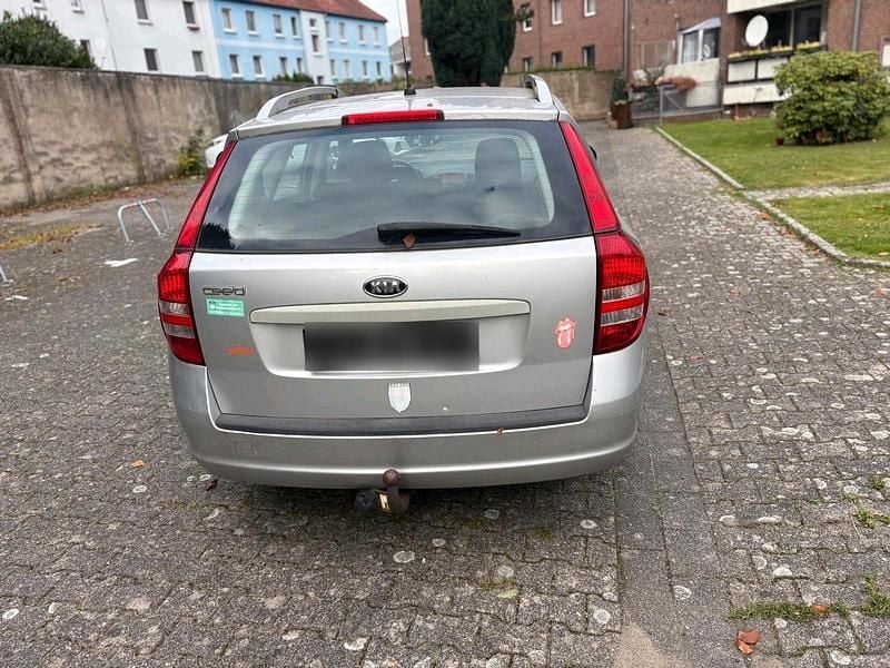 Gebraucht Kia Ceed 109 PS (80 kW) 2008 Silber Kleinwagen