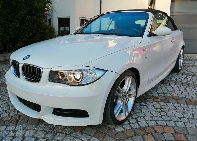 Weiß Gebraucht 2008 BMW 135 Cabriolet Sport Line Cabrio | 19.200 € (Etwas zu teuer) - Bild 1/4