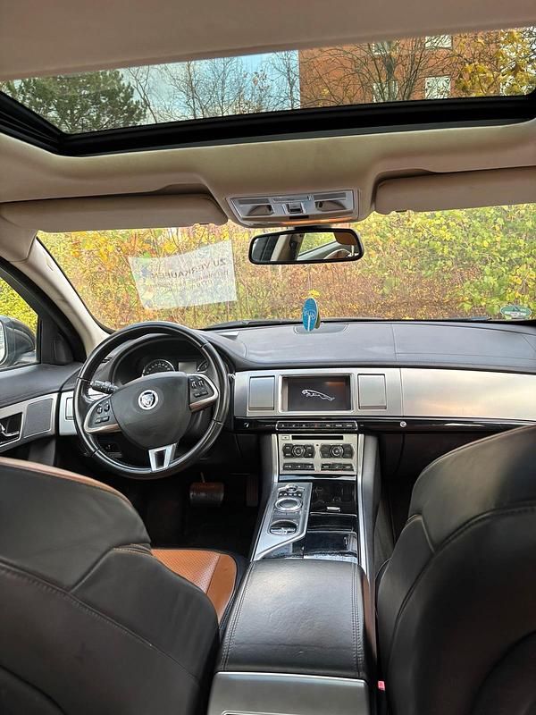 Gebraucht Jaguar XF 190 PS (139 kW) 2011 Schwarz Limousine