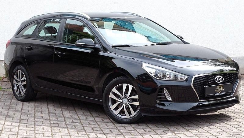 Schwarz Gebraucht 2017 Hyundai i30 Kombi | 13.990 € (Fairer Preis) - Bild 1/4