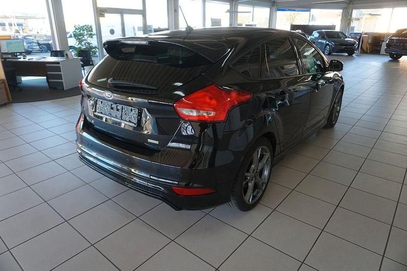 Gebraucht Ford Focus ST-Line 149 PS (109 kW) 2018 Schwarz Limousine