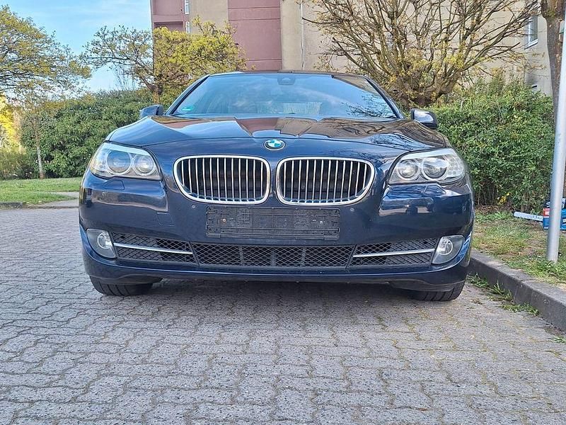 Gebraucht BMW 530 258 PS (189 kW) 2013 Blau Limousine