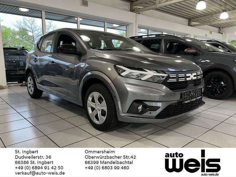 Dolomit grau Gebraucht 2024 Dacia Sandero Comfort Kleinwagen | 18.614 € (Fairer Preis) - Bild 1/4