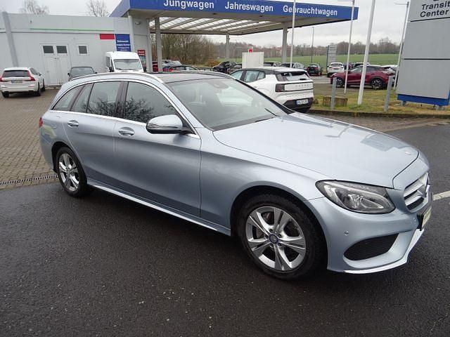 Gebraucht Mercedes C180 AMG line 156 PS (114 kW) 2016 Diamantsilber  metalliclack Kombi