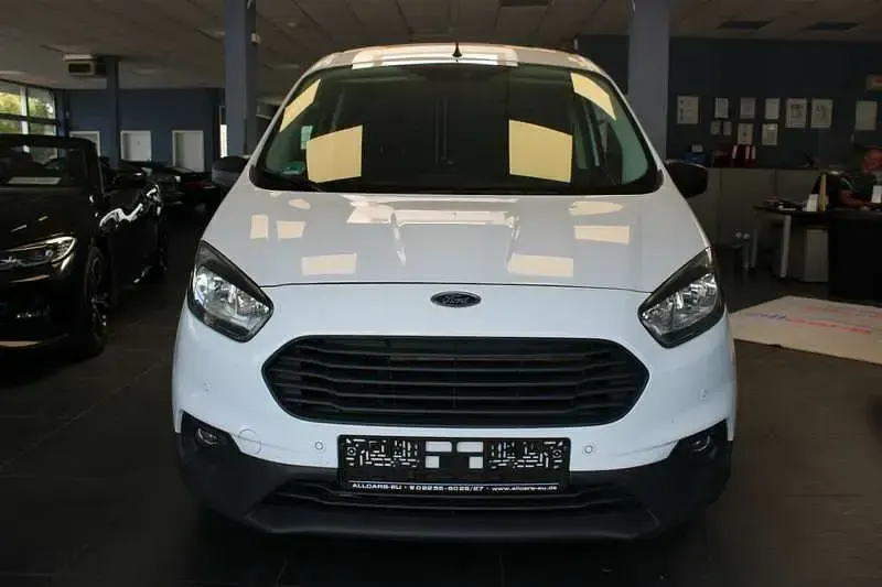 Gebraucht Ford Transit 101 PS (74 kW) 2019 Weiß Van