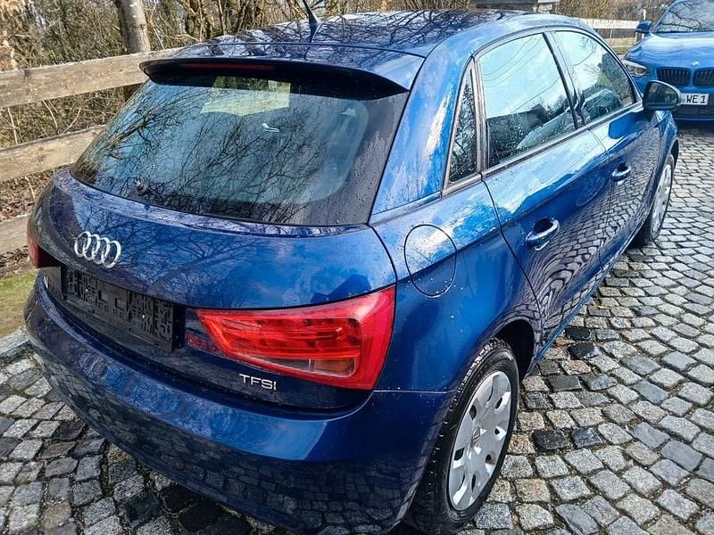 Gebraucht Audi A1 Sportback Attraction 86 PS (63 kW) 2012 Blau Kleinwagen