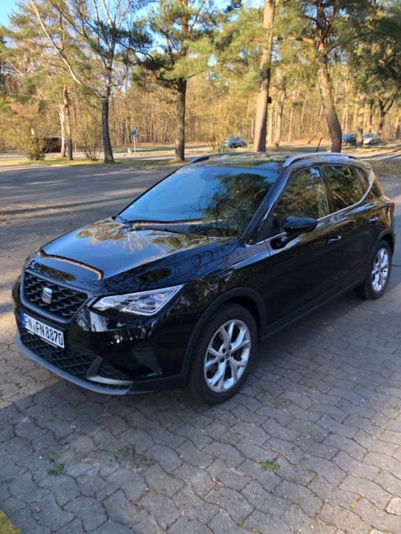 Schwarz Gebraucht 2023 Seat Arona FR SUV | 15.900 € (Guter Preis) - Bild 1/4