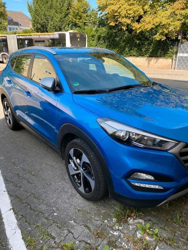 Blau Gebraucht 2017 Hyundai Tucson SUV | 18.700 € (Fairer Preis) - Bild 1/4