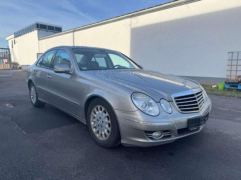 Gebraucht Mercedes E220 Avantgarde 170 PS (125 kW) 2007 Gold Limousine