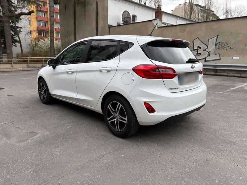 Gebraucht Ford Fiesta Trend 101 PS (74 kW) 2019 Weiß Kleinwagen