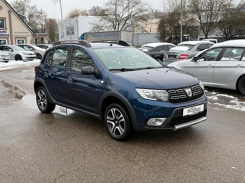 Gebraucht Dacia Sandero Celebration 90 PS (66 kW) 2018 Blau Limousine